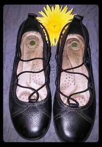 EARTH ORIGINS Round Toe ballet flats